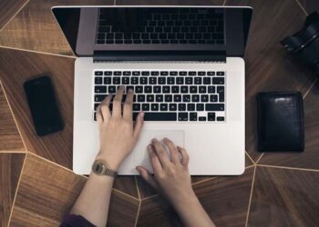 Muckrack Pricing Guide 2025: What It Really Costs to Use