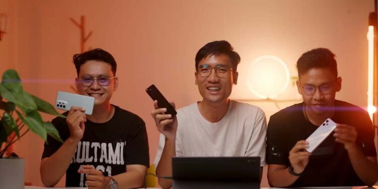 Who Are the InternetChicks? Here’s Why Everyone’s Talking About Them