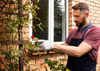 A Homeowner’s Guide to Glass Fencing Hardware: What Holds It All Together