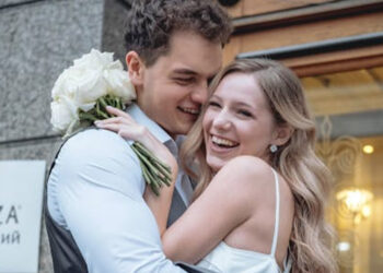 How to Design a Wedding Guest Book That Matches Your Wedding Theme