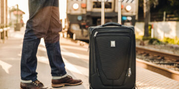 How smart travellers reduce suitcase clutter for smoother journeys