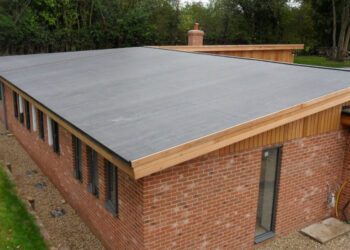 A Comparison of the Pros and Cons of a Flat Roof