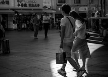 noneofyourissueshoe: Why These Shoes Are Changing the Way People Walk